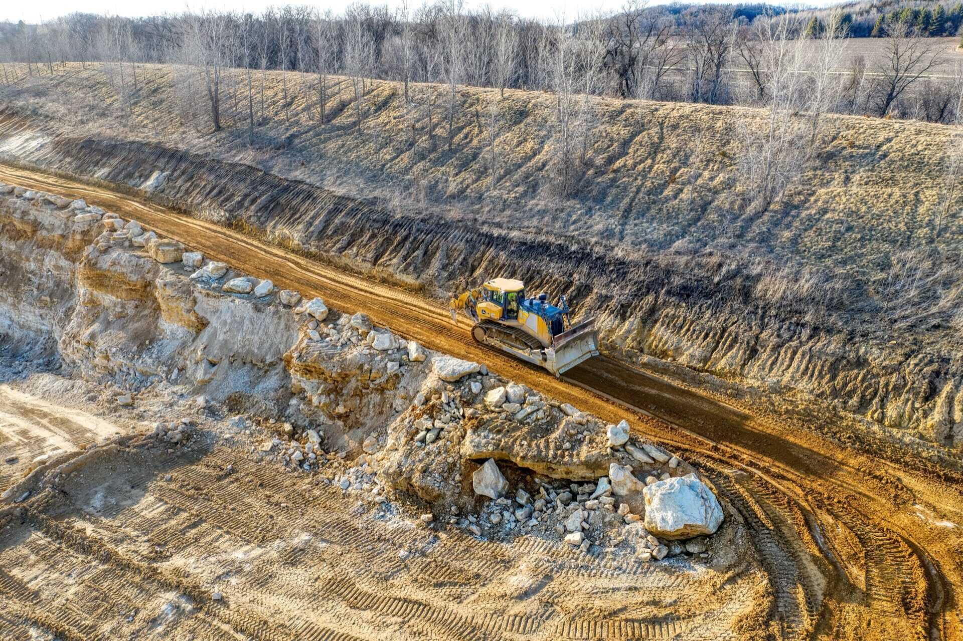 Technical inspection of used construction and mining equipment